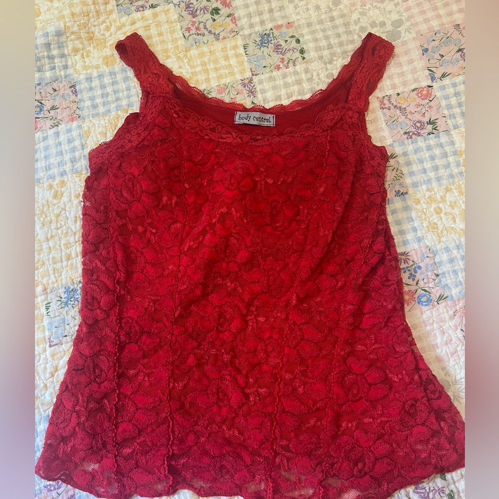 Cute lace 2000s style  fitted cami top!